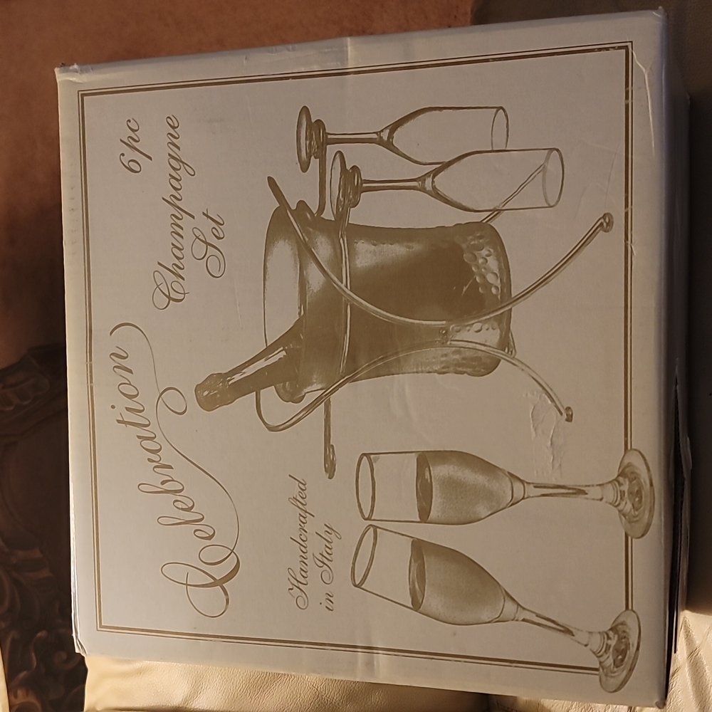 Handcrafted in Italy 6 piece champagne set brand new, great for New Years!